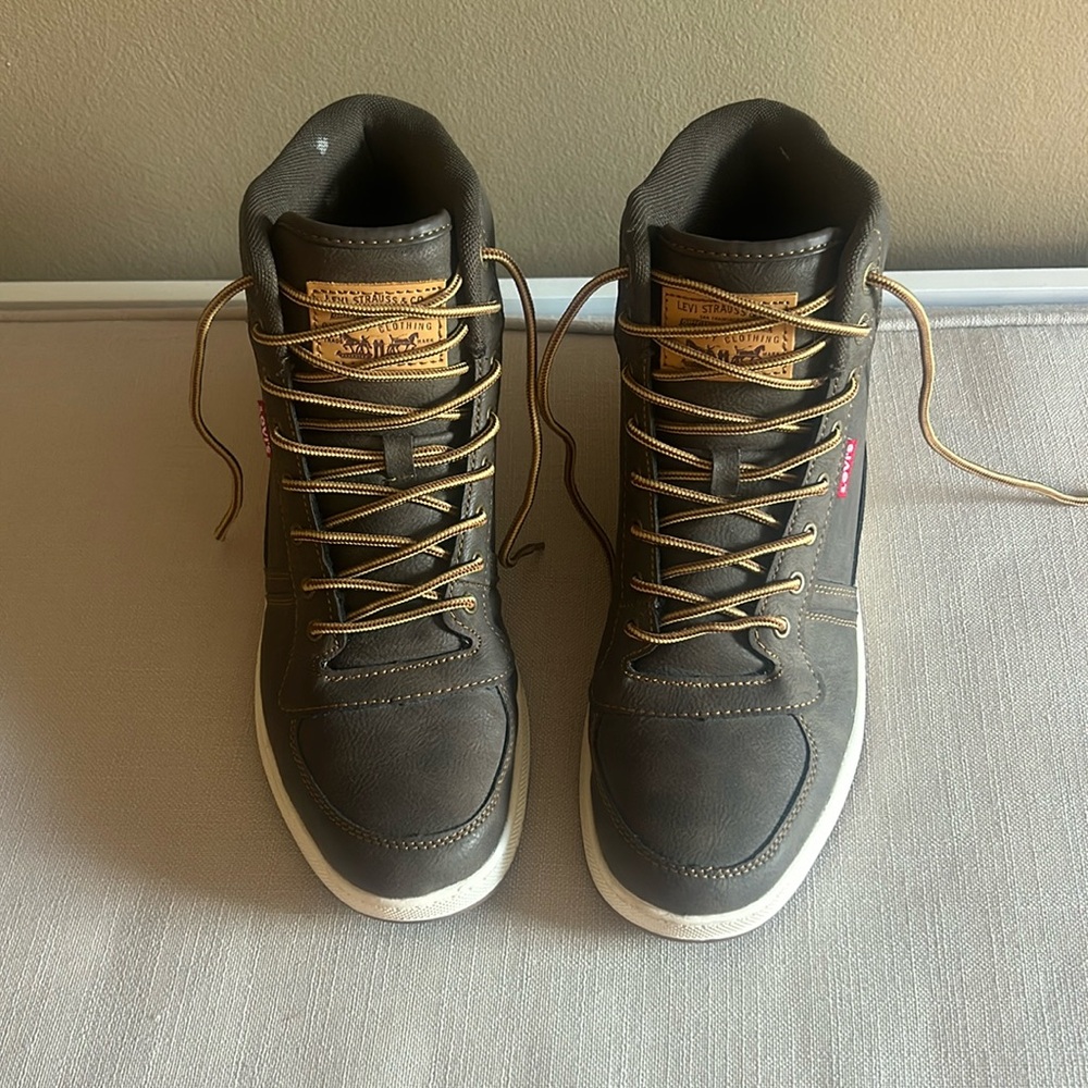 Levi’s boots NWOT!